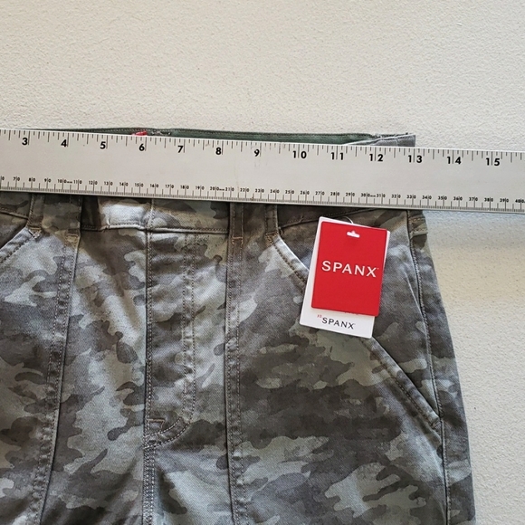 SPANX Stretch Twill Ankle Cargo Pant Stone Wash Camo Women's Size Medium - Picture 14 of 16